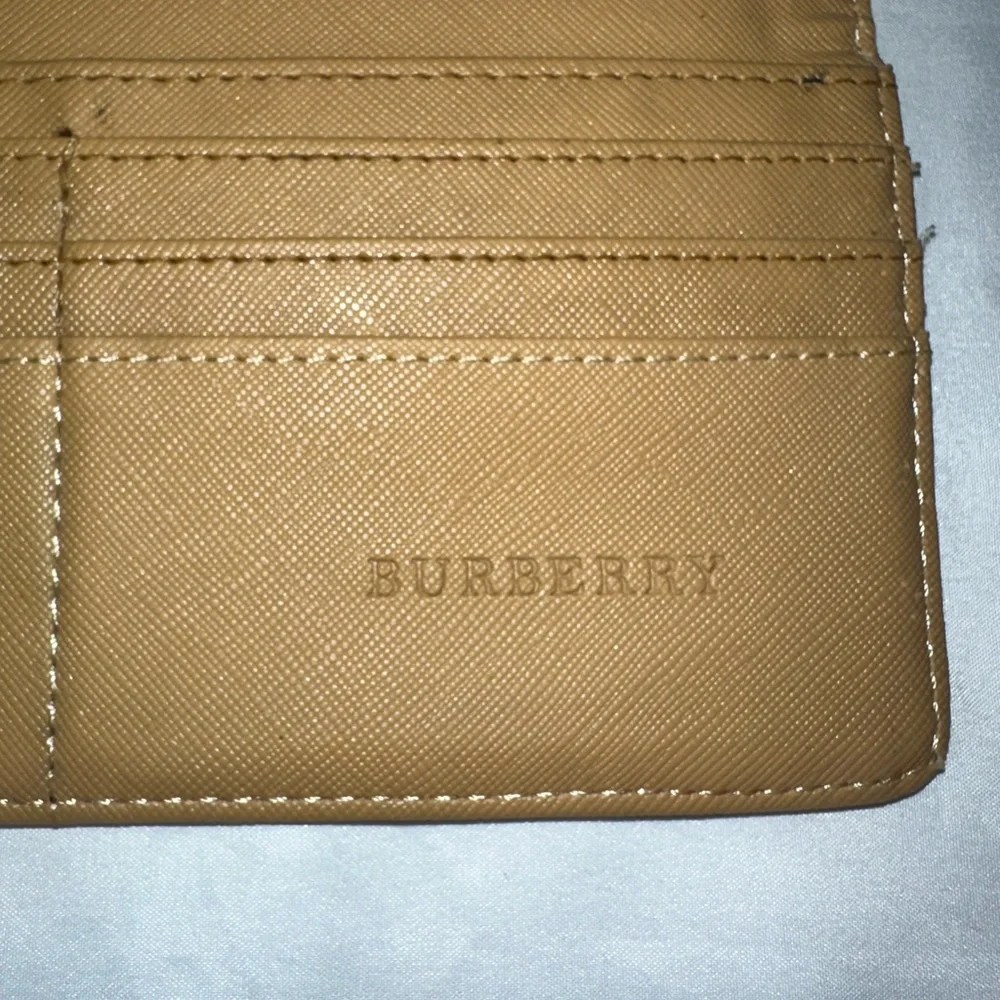 Burberry Cream and Black Wallets Classic Check Design - Picture 4 of 5